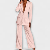 Jūratė – elegantiškas moteriškas kostiumas