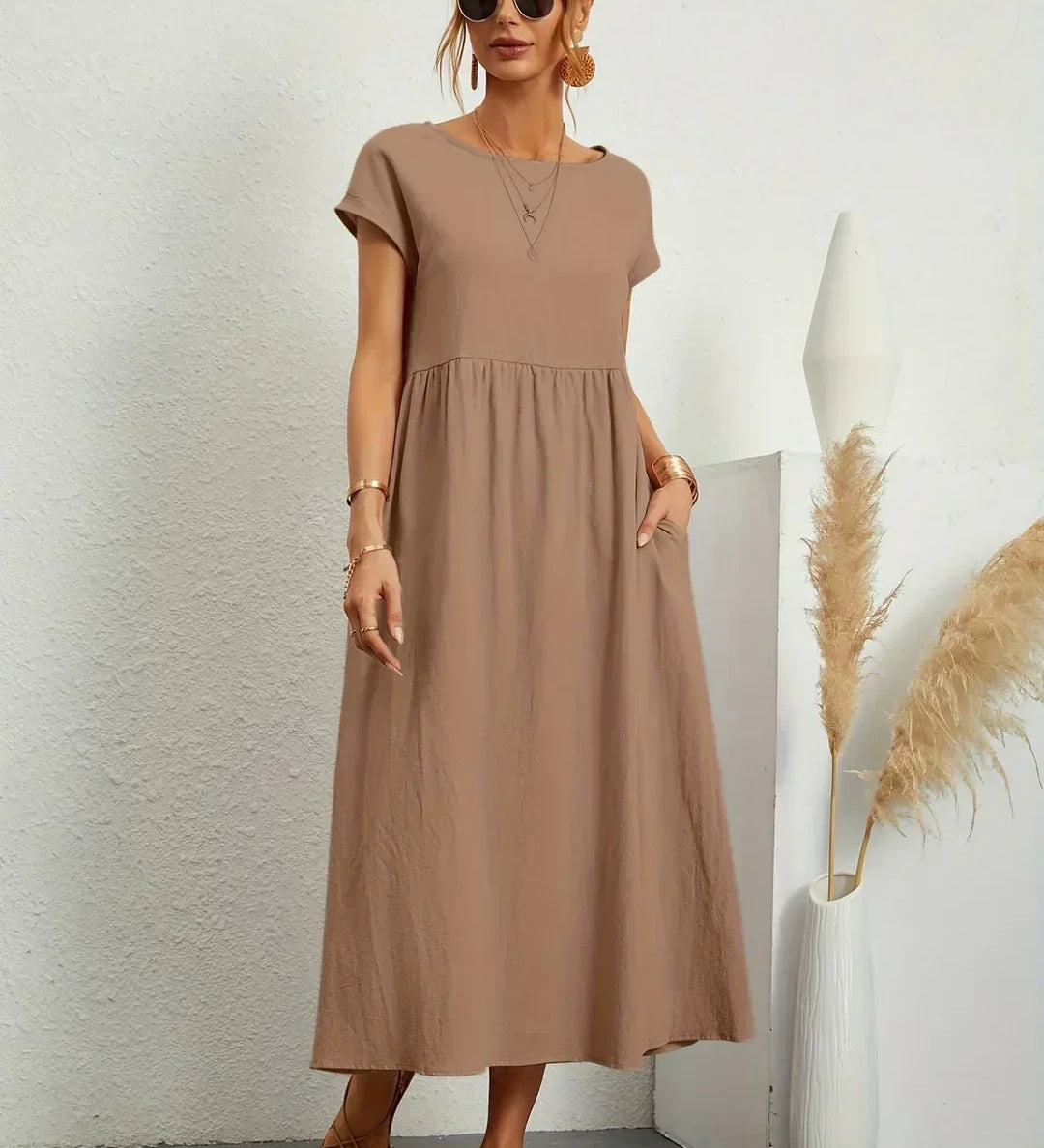 Gunta – Plūstoša midi kleita mūžīgai elegancei