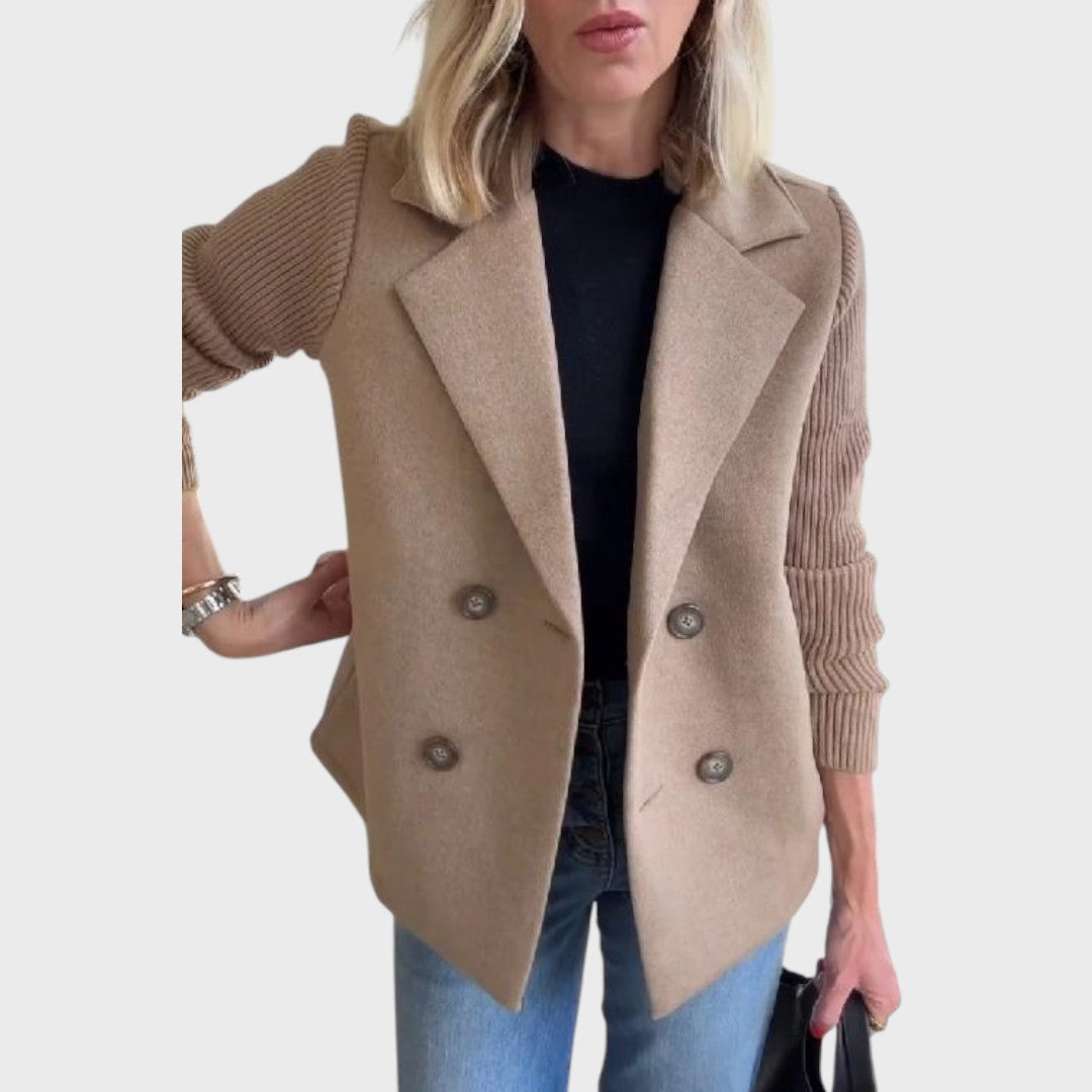 Emma – Elegantiškas švarkas su megztomis rankovėmis