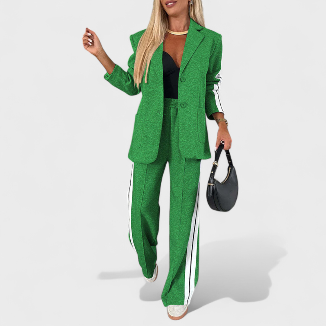 Nijolė – elegantiškas komplektas