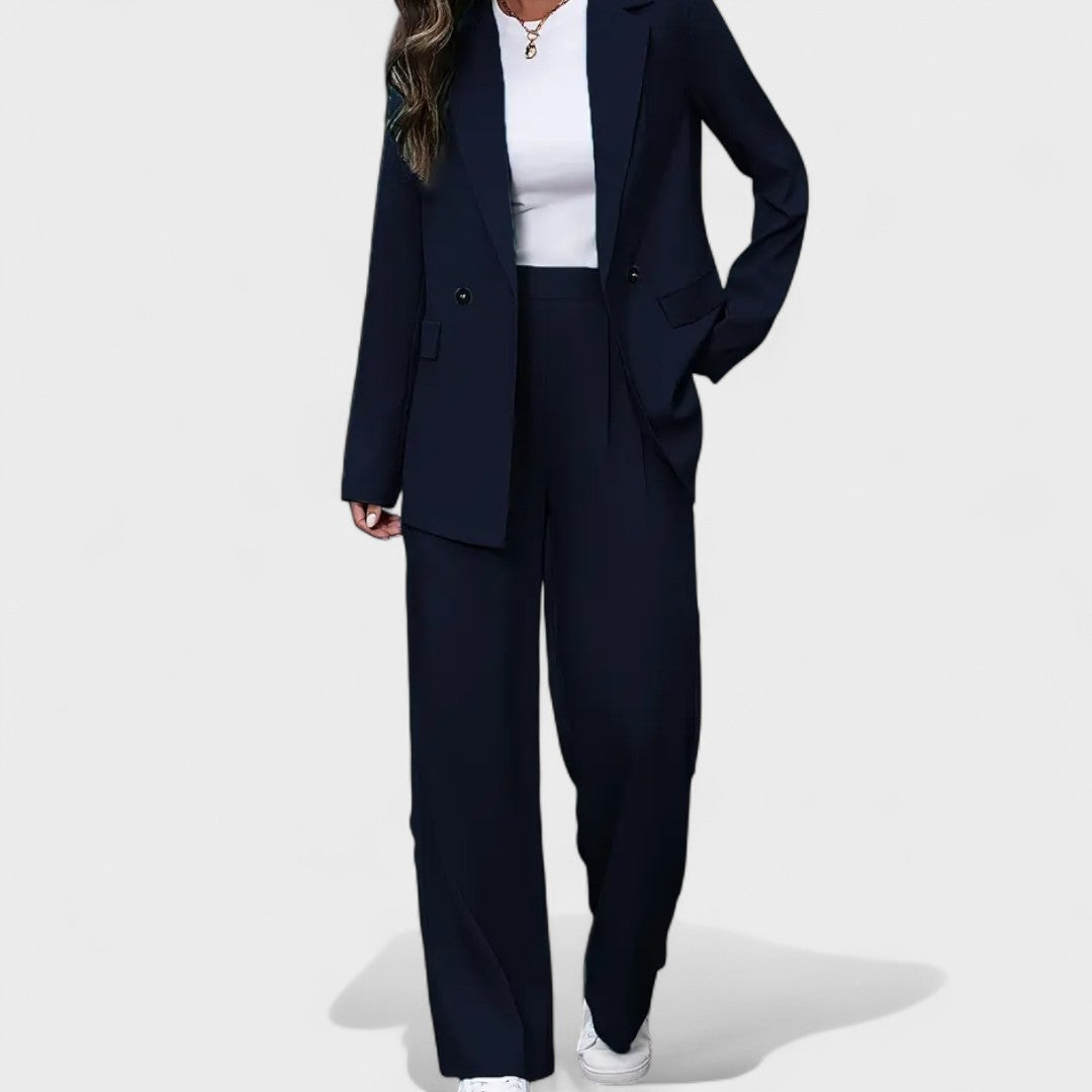 Smiltė – Elegantiškas kostiumas